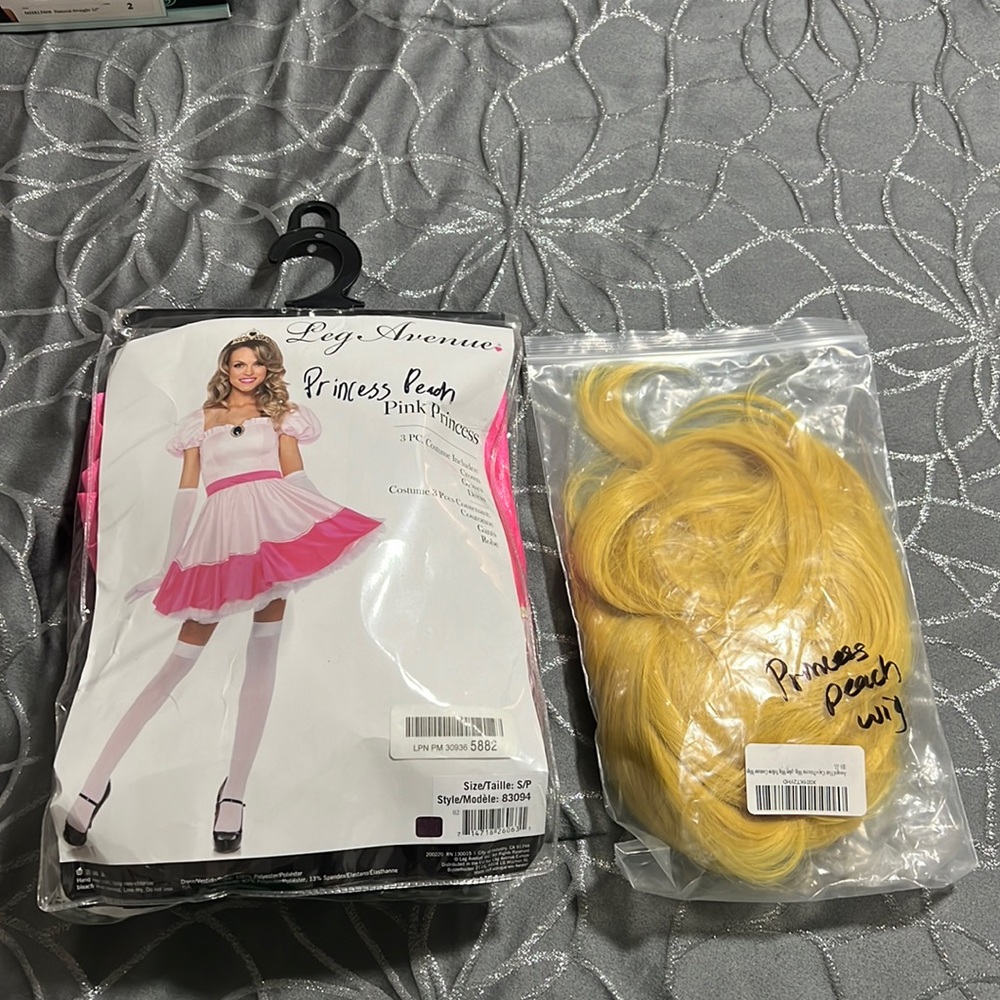 Princess peach costume